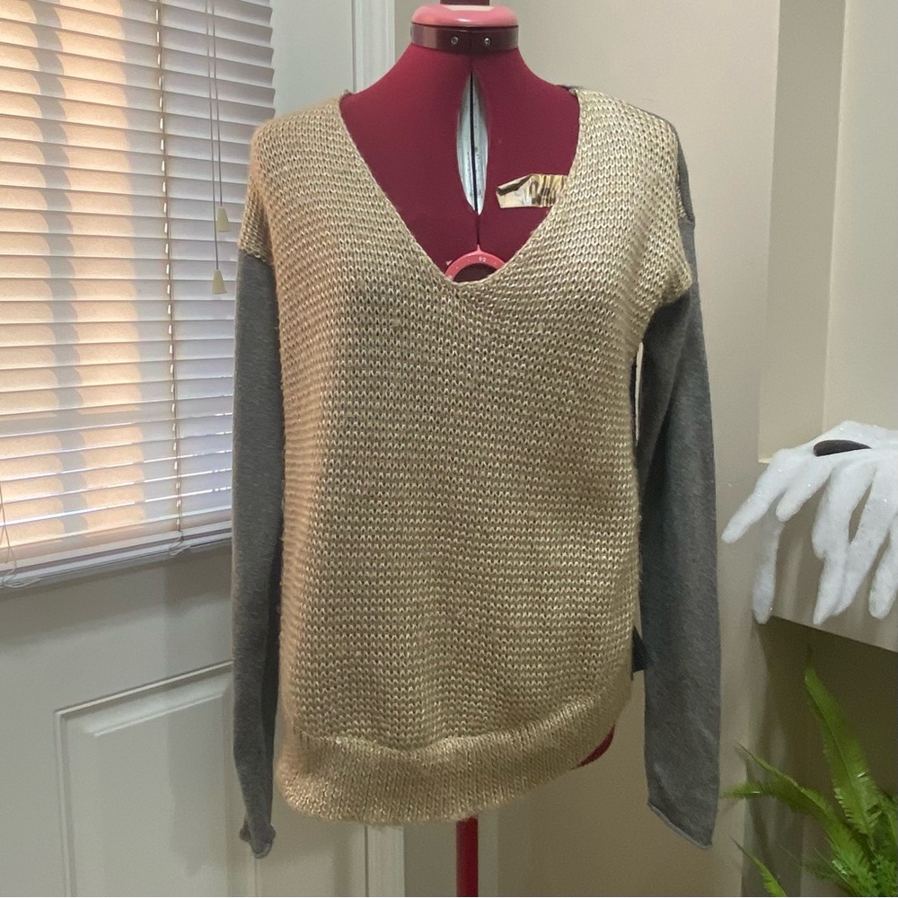 Rachel Roy women brown, black, grey polyester blend v neck sweater. Size S. Used